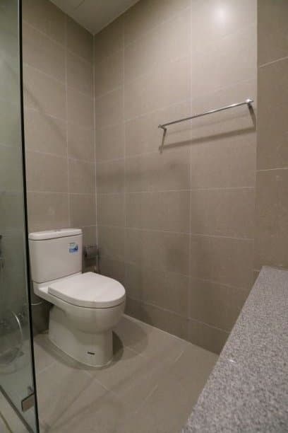 5046 – 301_bathroom.jpg