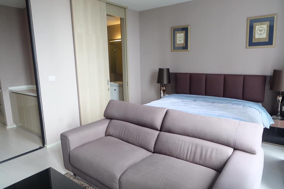 5047 – 102_living_room.jpg