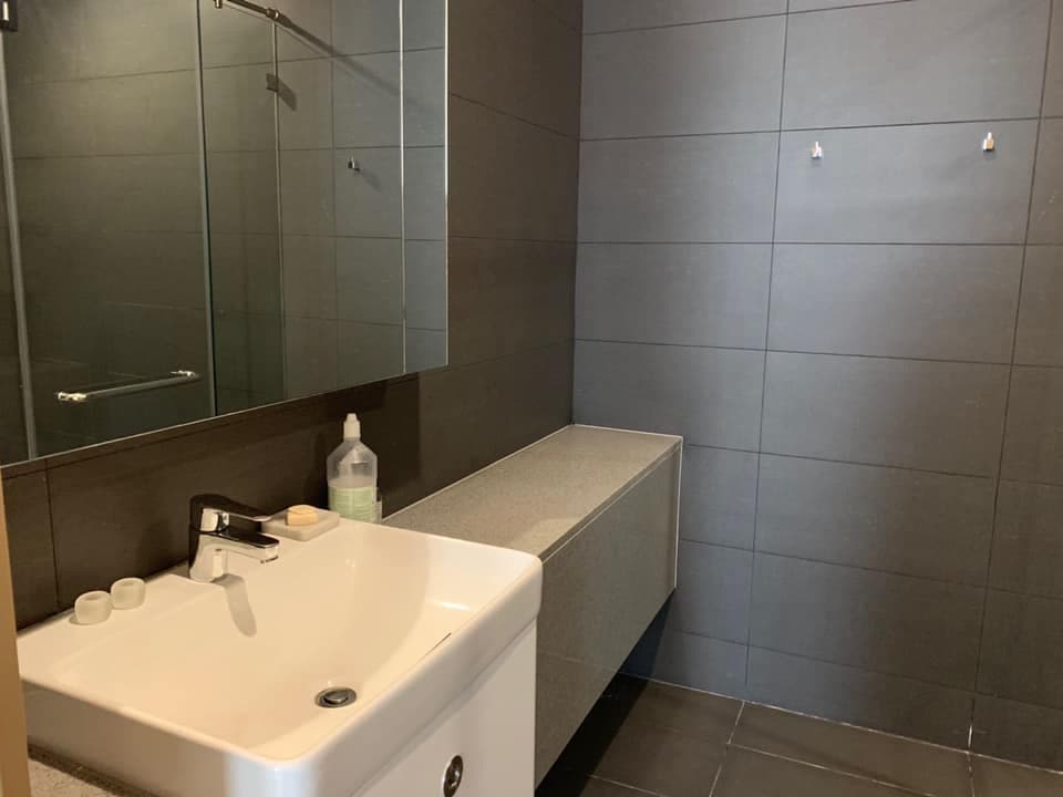 5048 – 303_bathroom.jpg