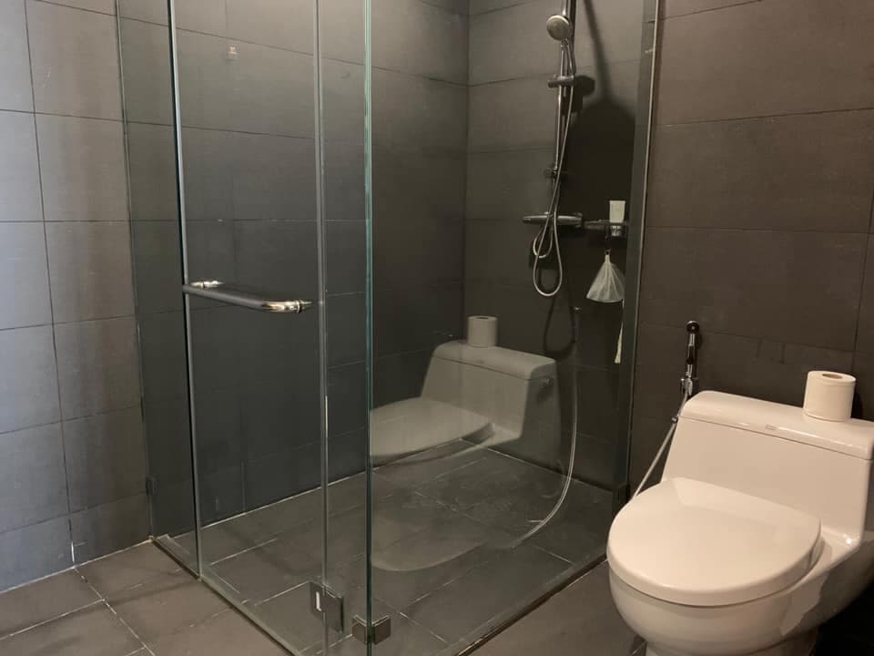 5048 – 304_bathroom.jpg