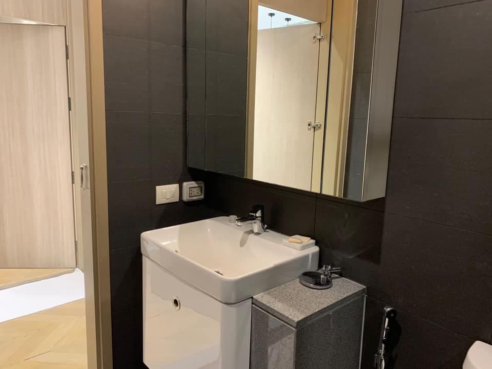5048 – 306_bathroom.jpg