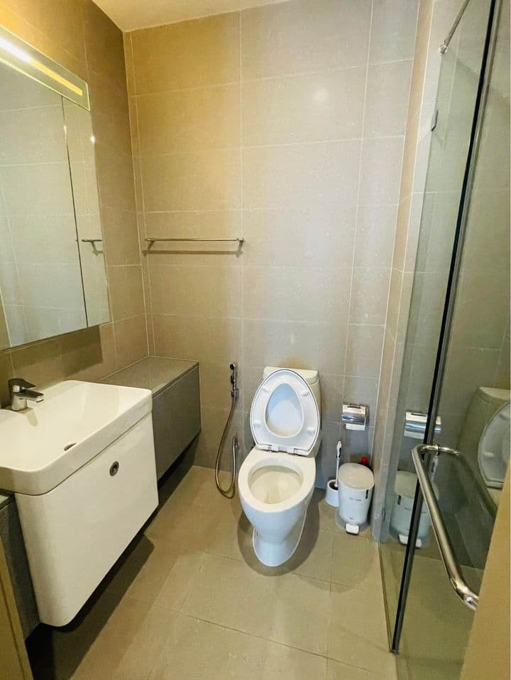 5049 – 301_bathroom.jpg