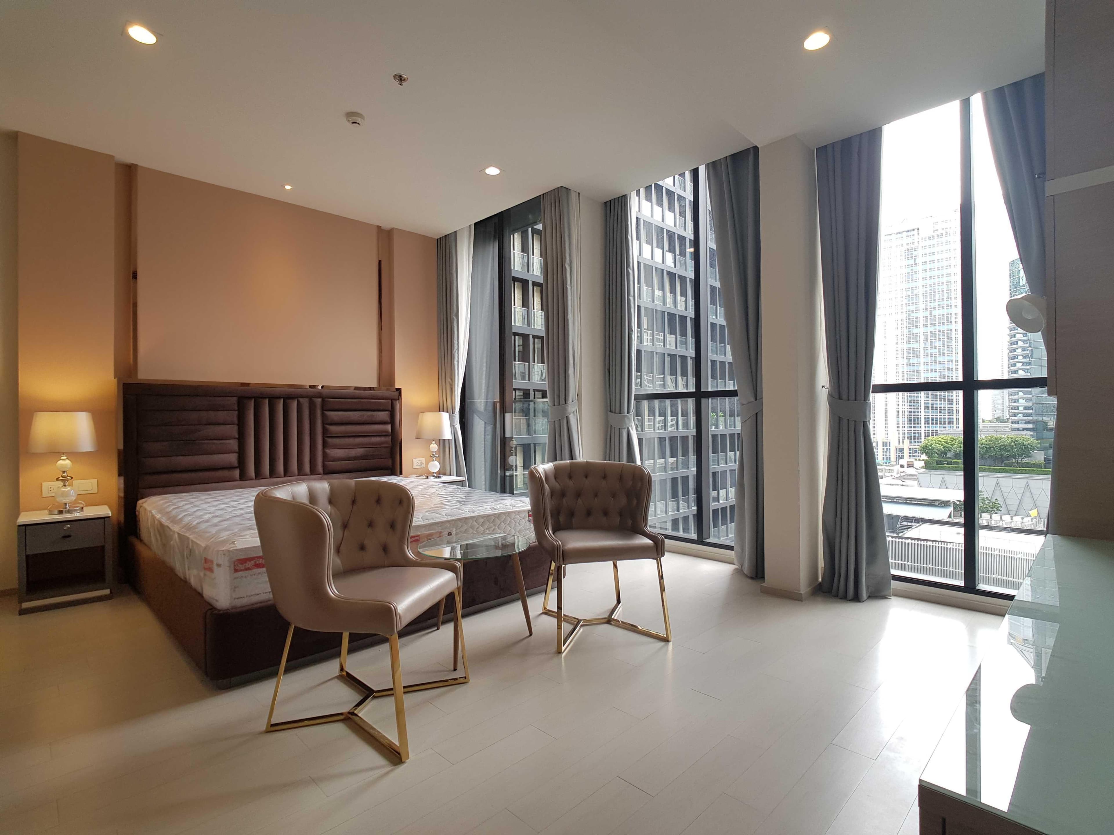 5051 – 102_living_room.jpg