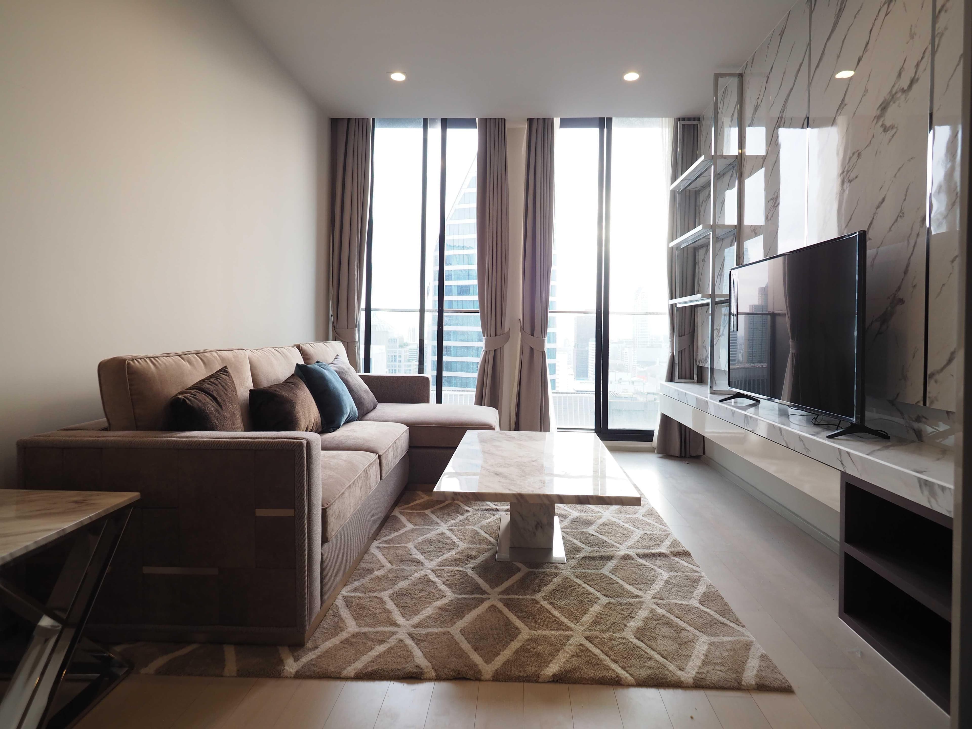 5052 – 102_living_room.jpg