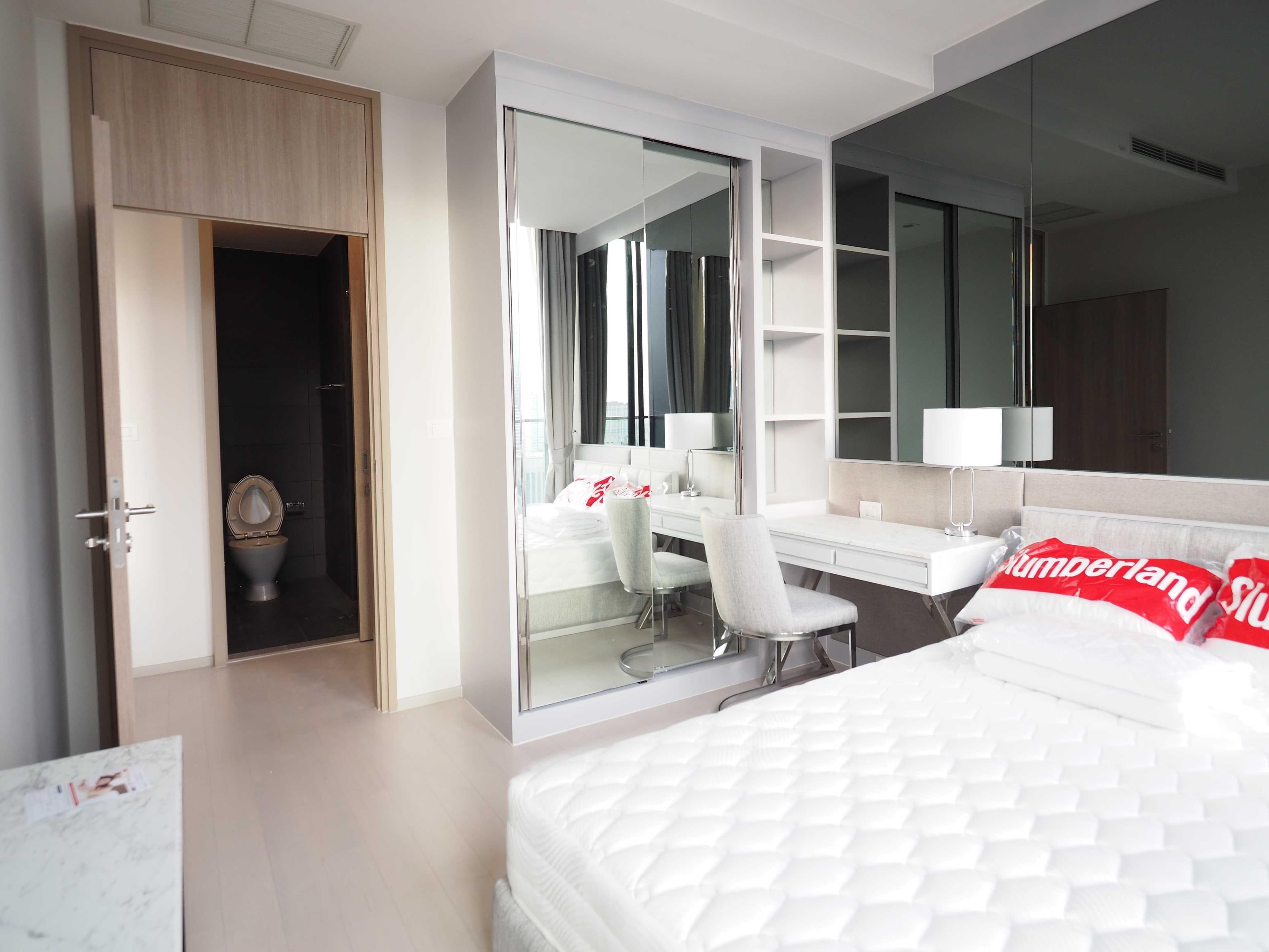 5052 – 202_bedroom.jpg