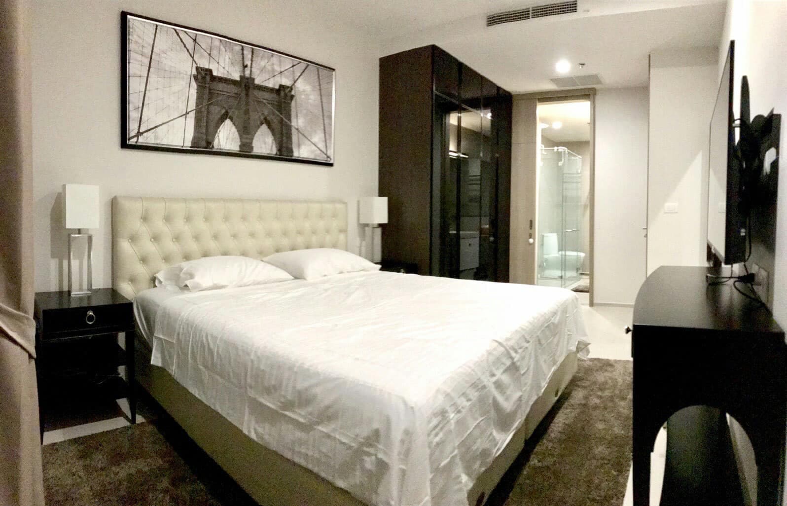 5053 – 202_bedroom.jpg