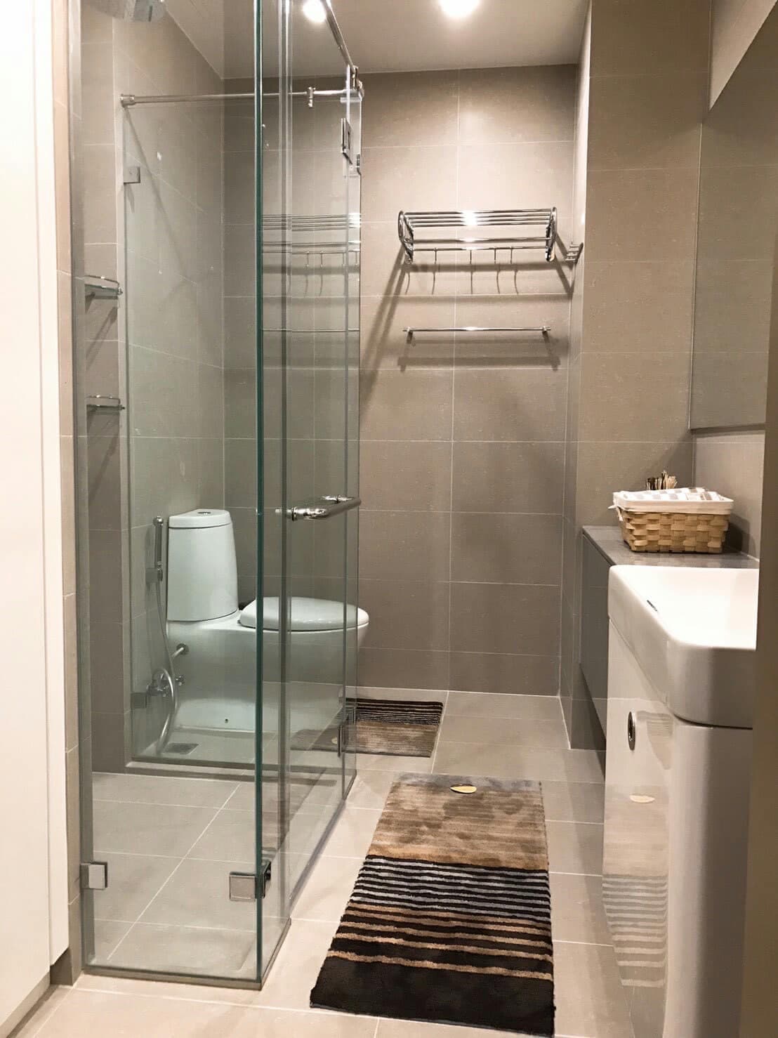 5053 – 301_bathroom.jpg