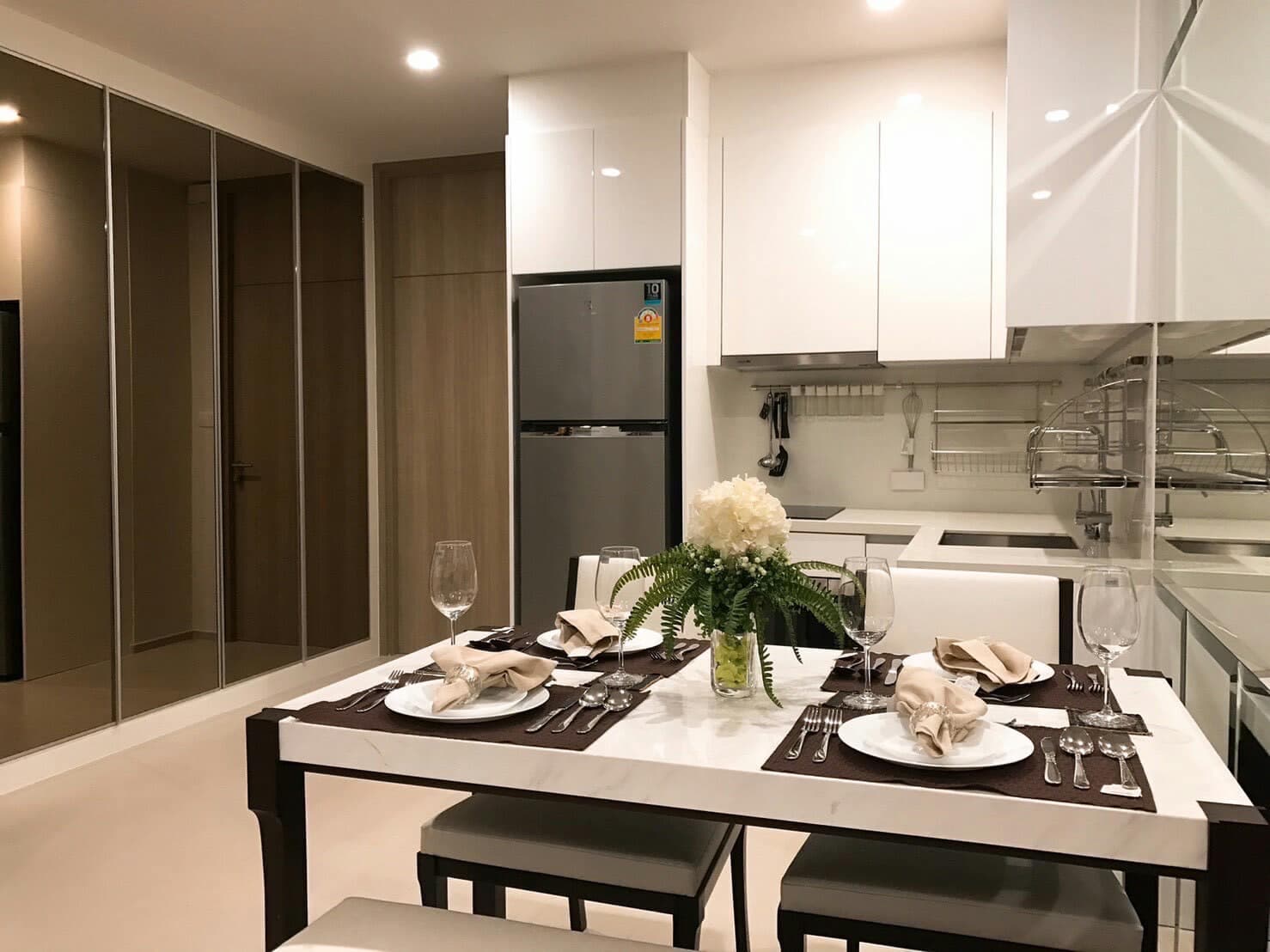 5053 – 402_kitchen.jpg