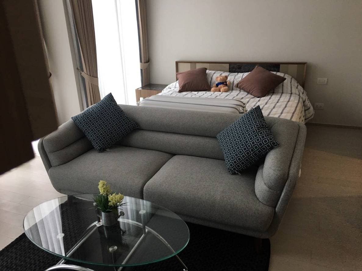 5054 – 102_living_room.jpg
