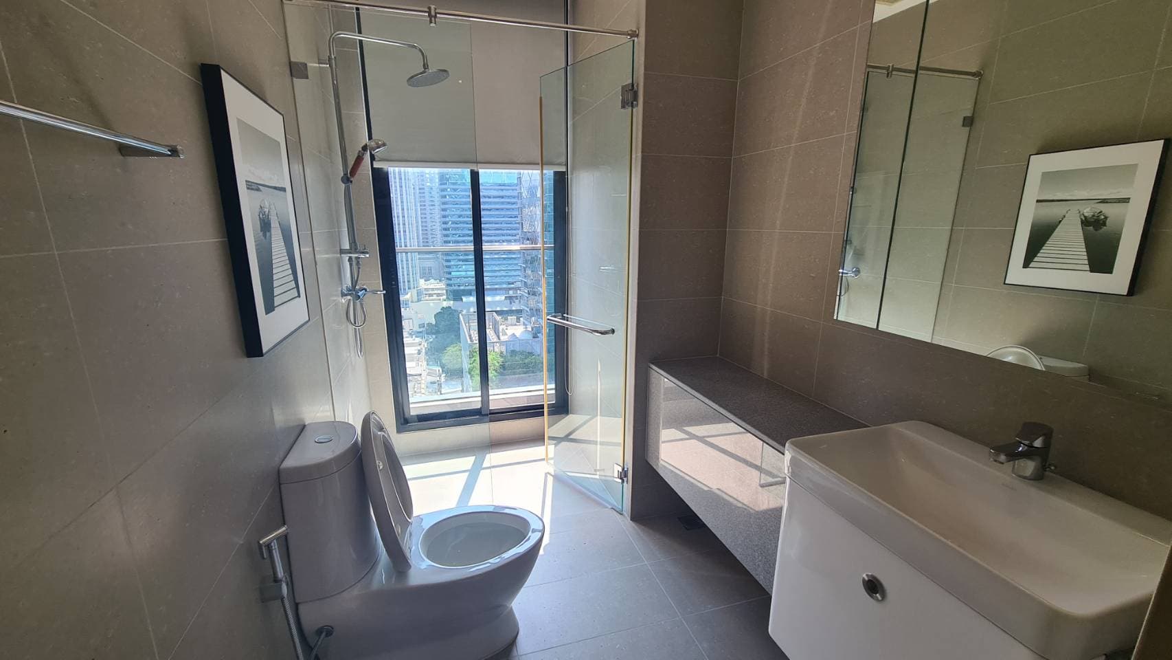 5056 – 301_bathroom.jpg