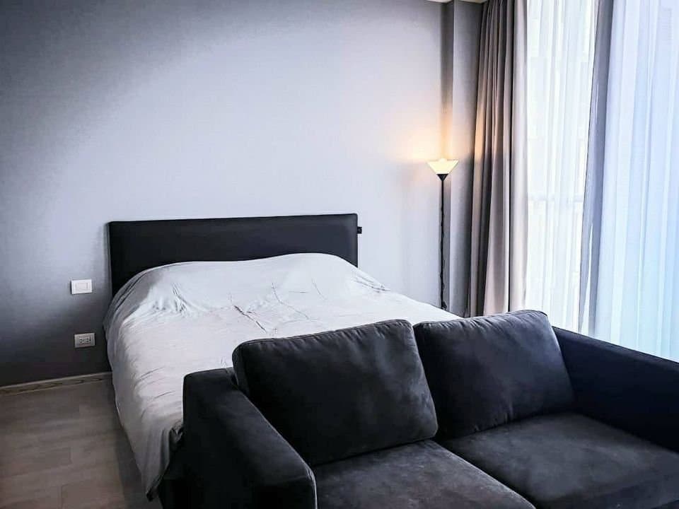 5060 – 102_living_room.jpg