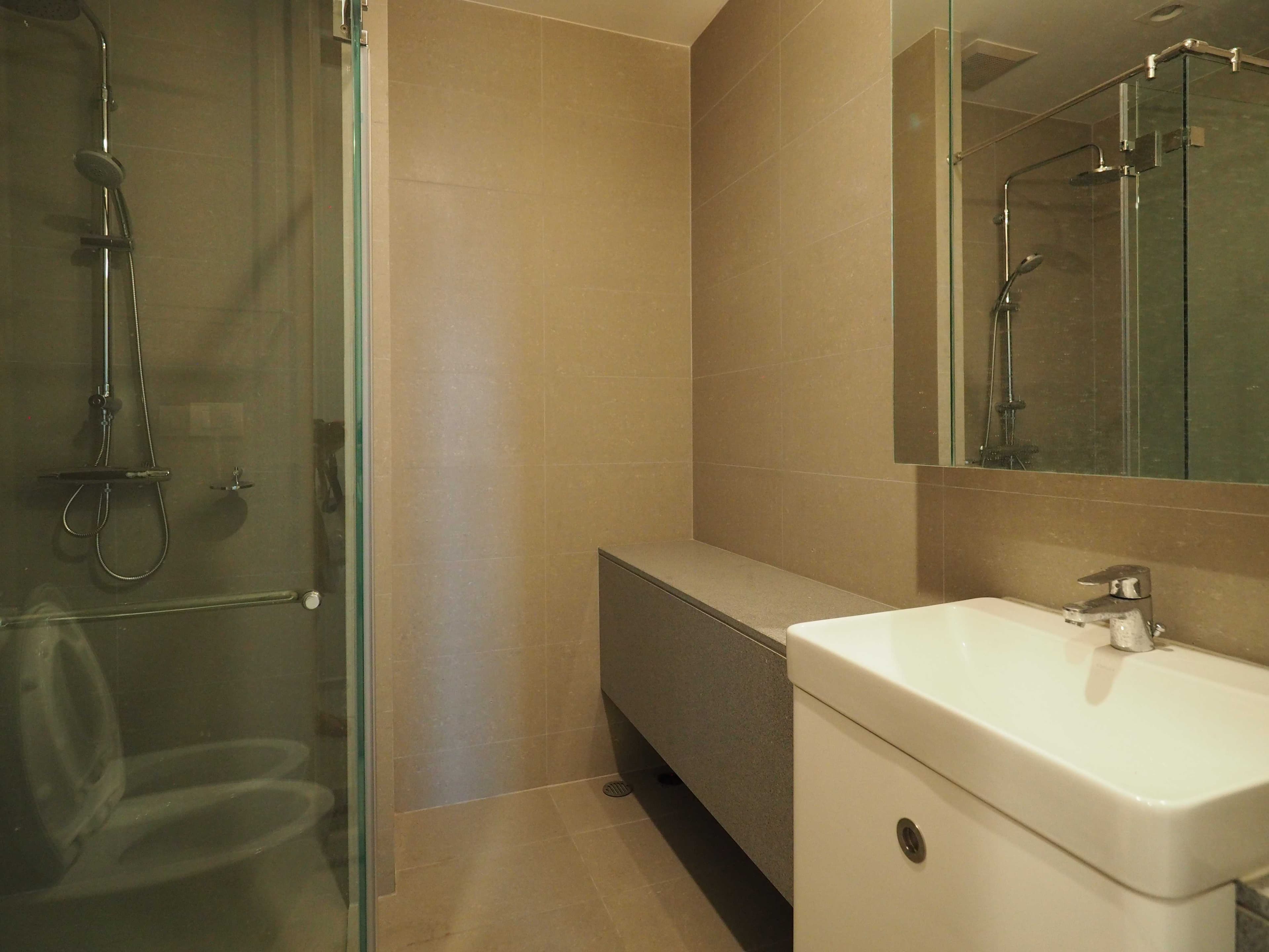 5069 – 301_bathroom.jpg
