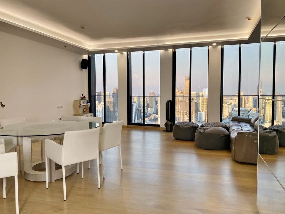 5070 – 101_living_room.jpg