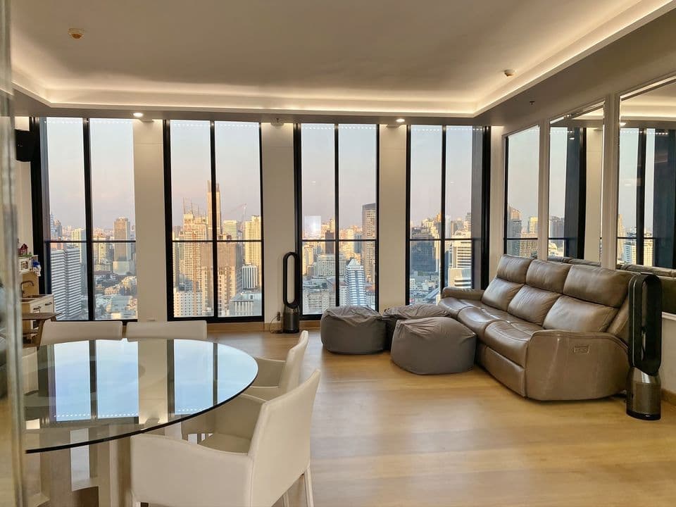 5070 – 103_living_room.jpg