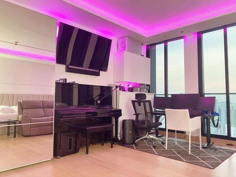 5070 – 104_living_room.jpg