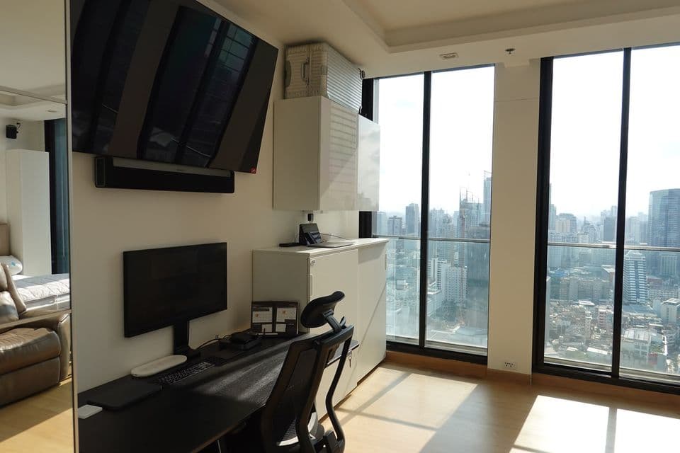 5070 – 105_living_room.jpg