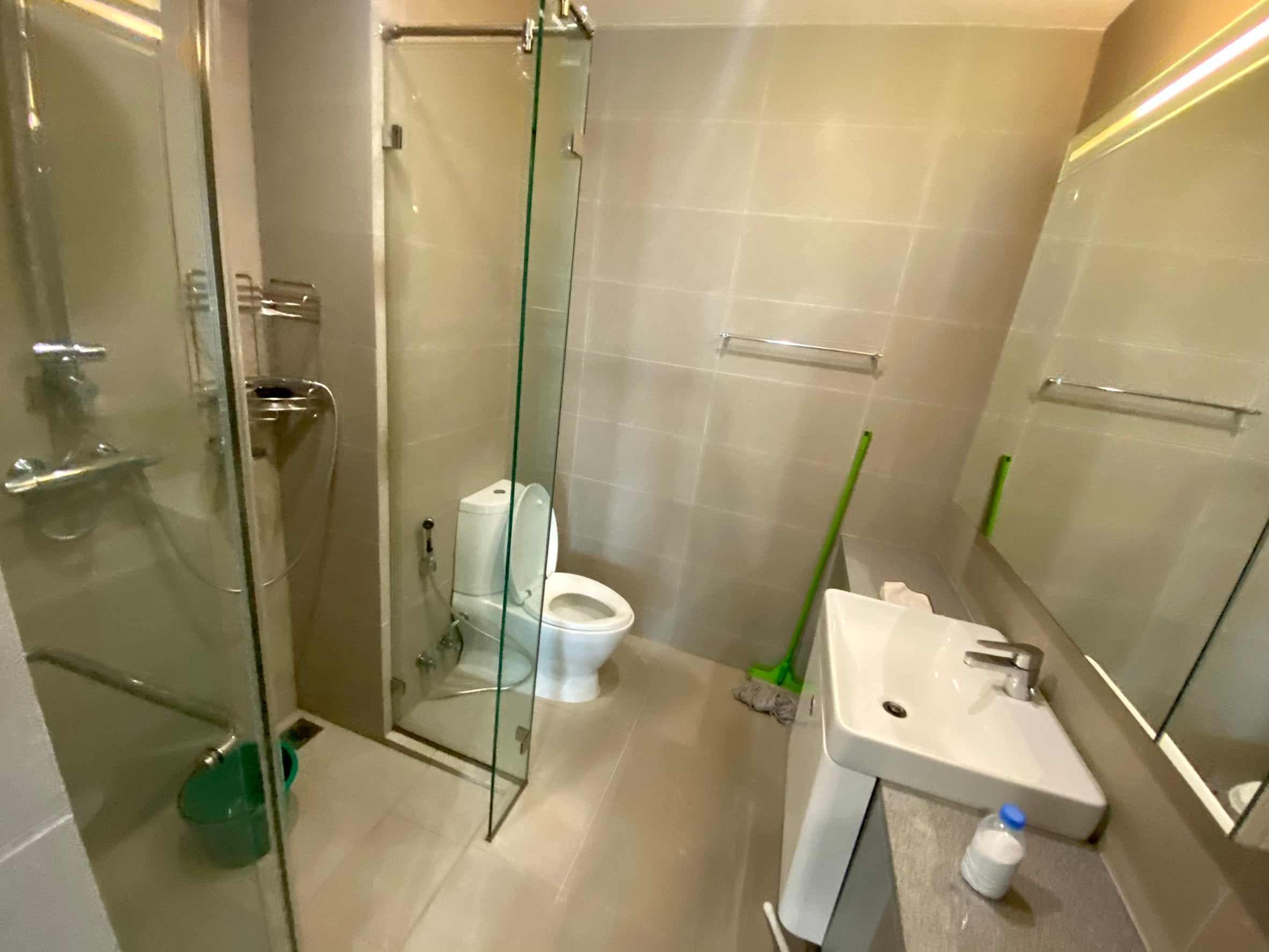 5072 – 301_bathroom.jpg
