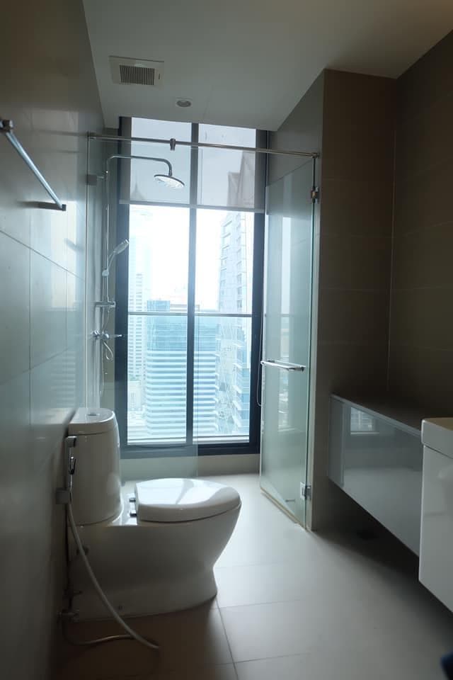 5074 – 301_bathroom.jpg