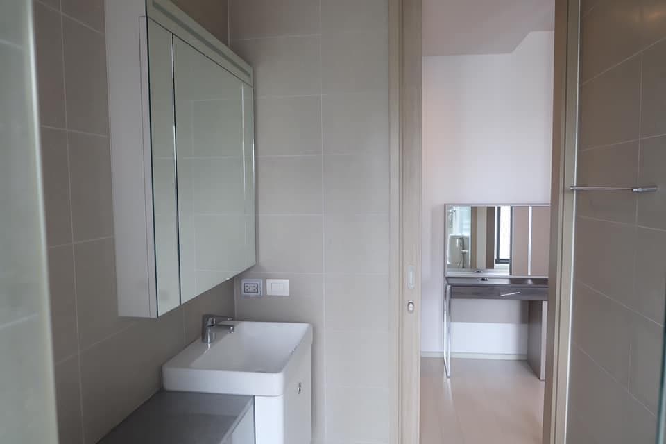 5074 – 302_bathroom.jpg