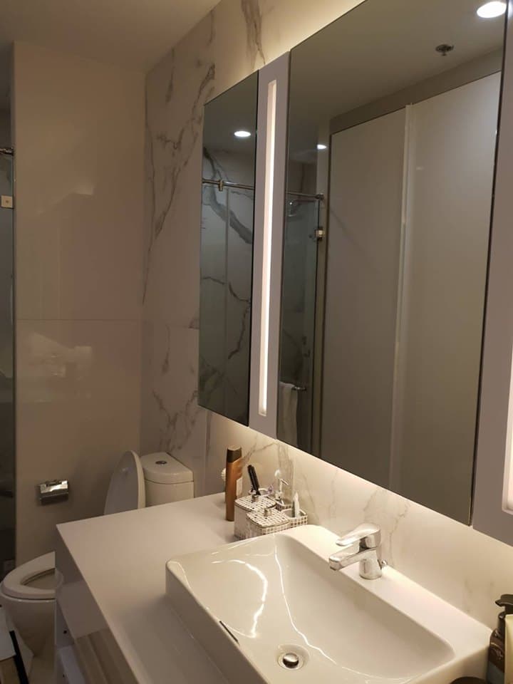 5077 – 302_bathroom.jpg