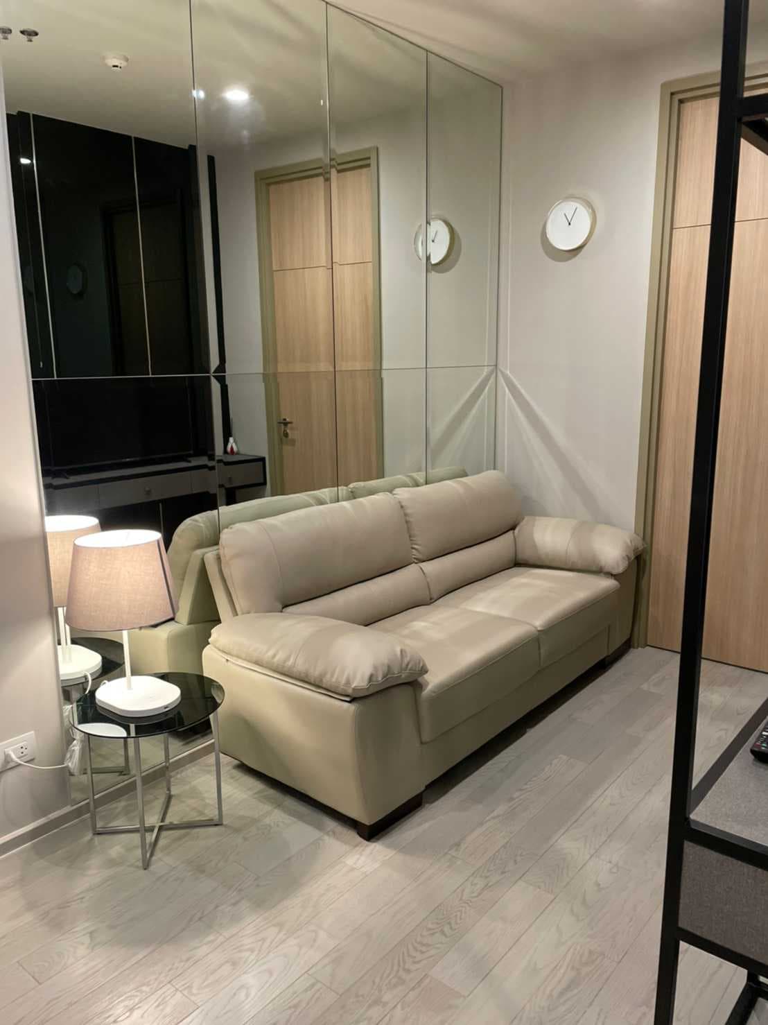 5082 – 105_living_room.jpg