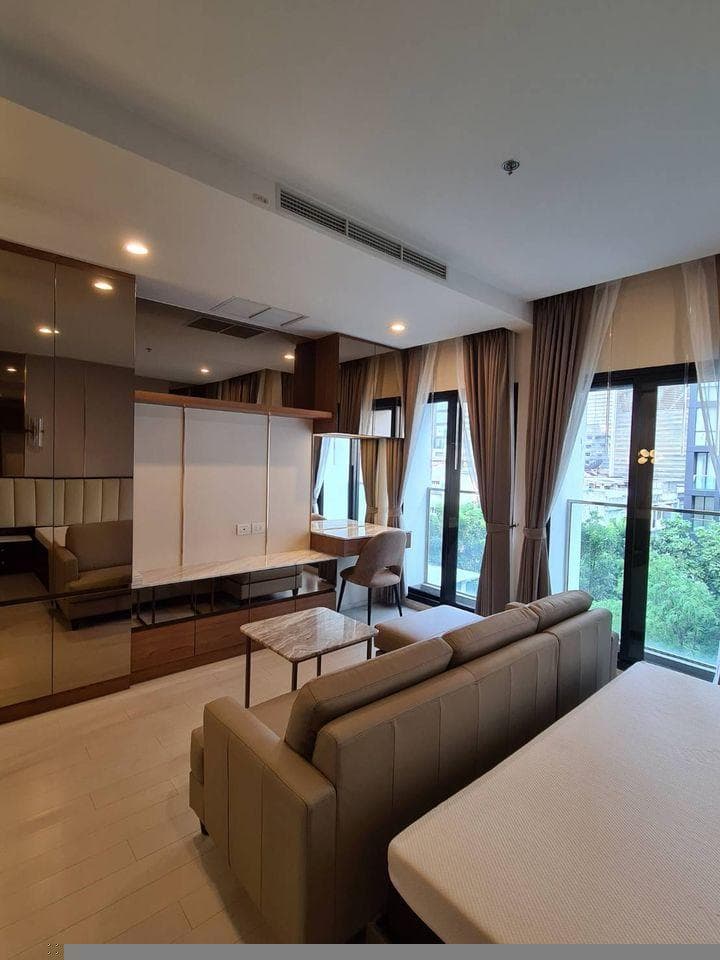 5083 – 102_living_room.jpg