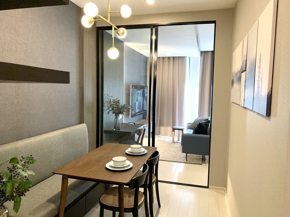5084 – 106_living_room.jpg