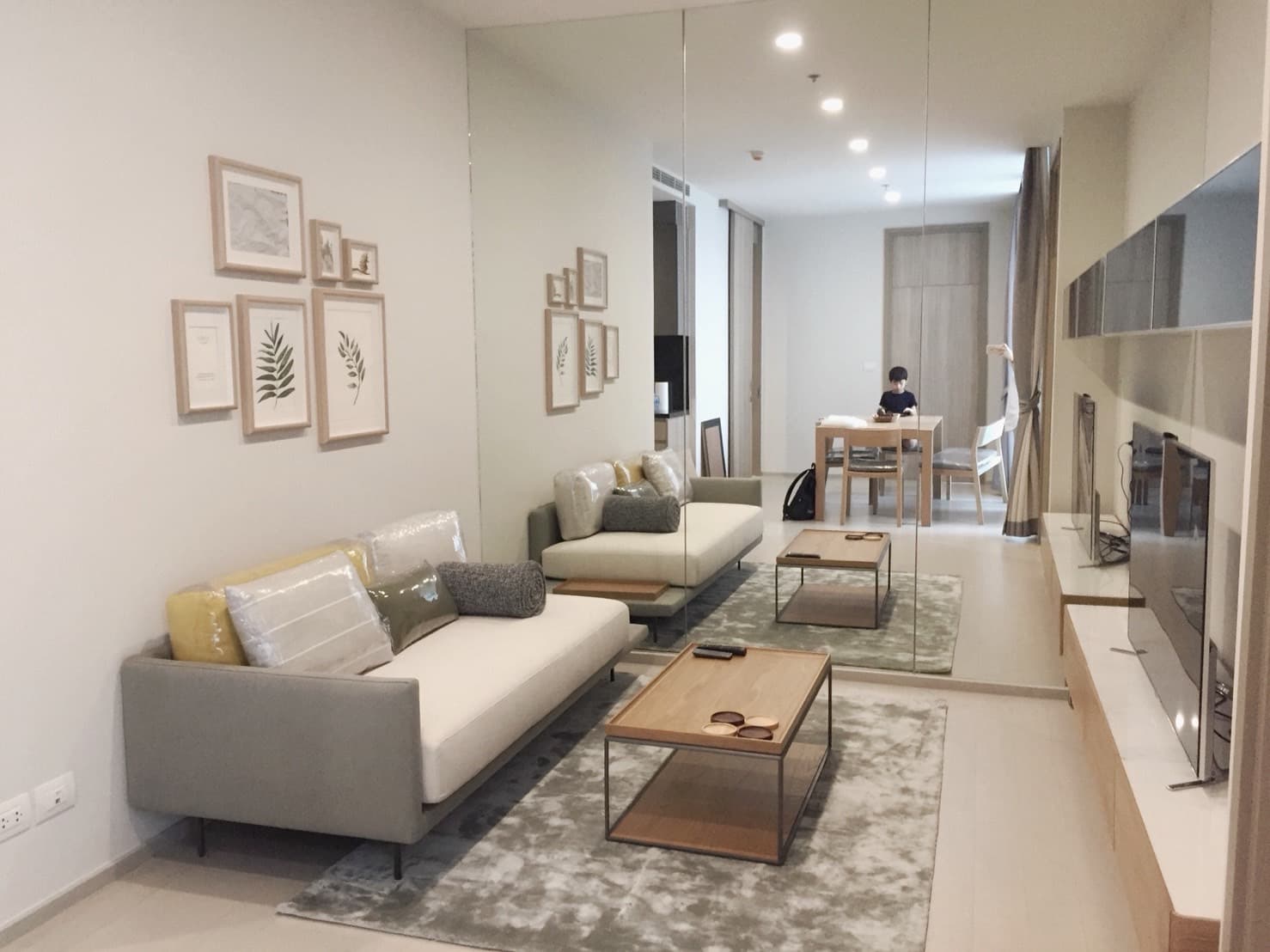 5099 – 101_living_room.jpg