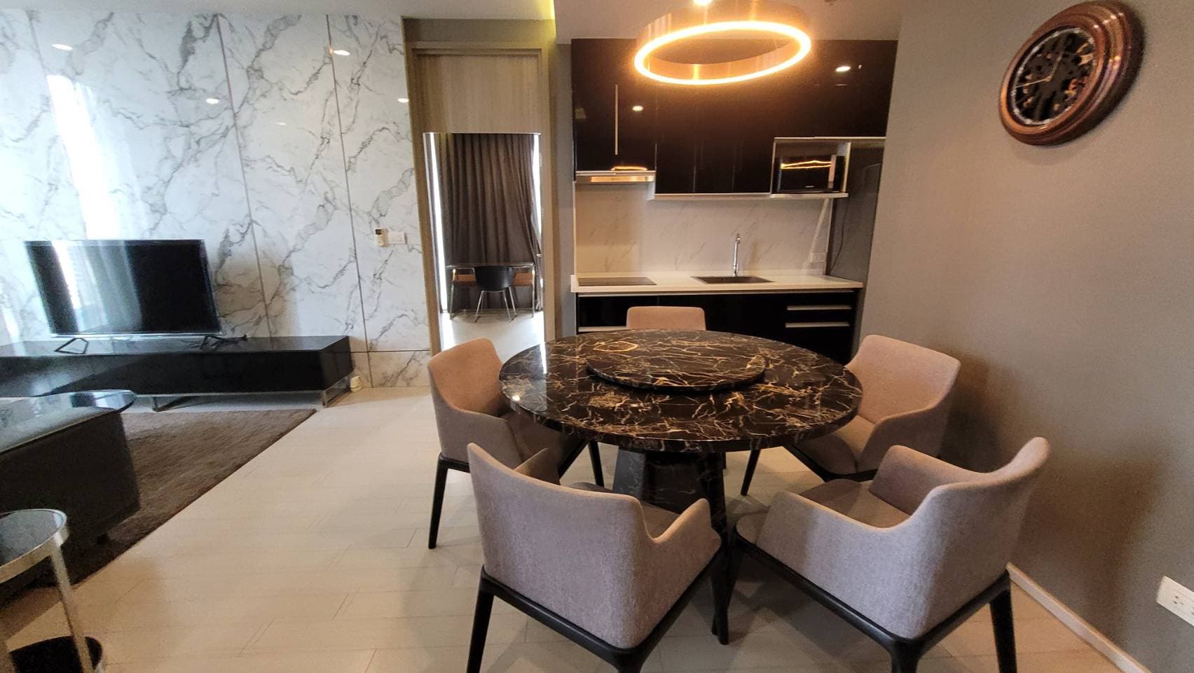 5113 – 102_living_room.jpg