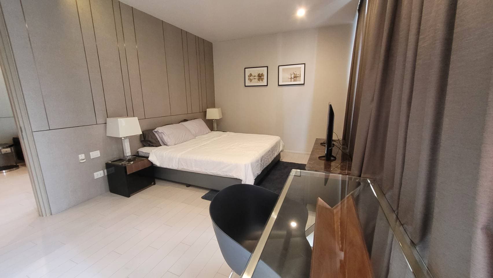 5113 – 201_bedroom.jpg