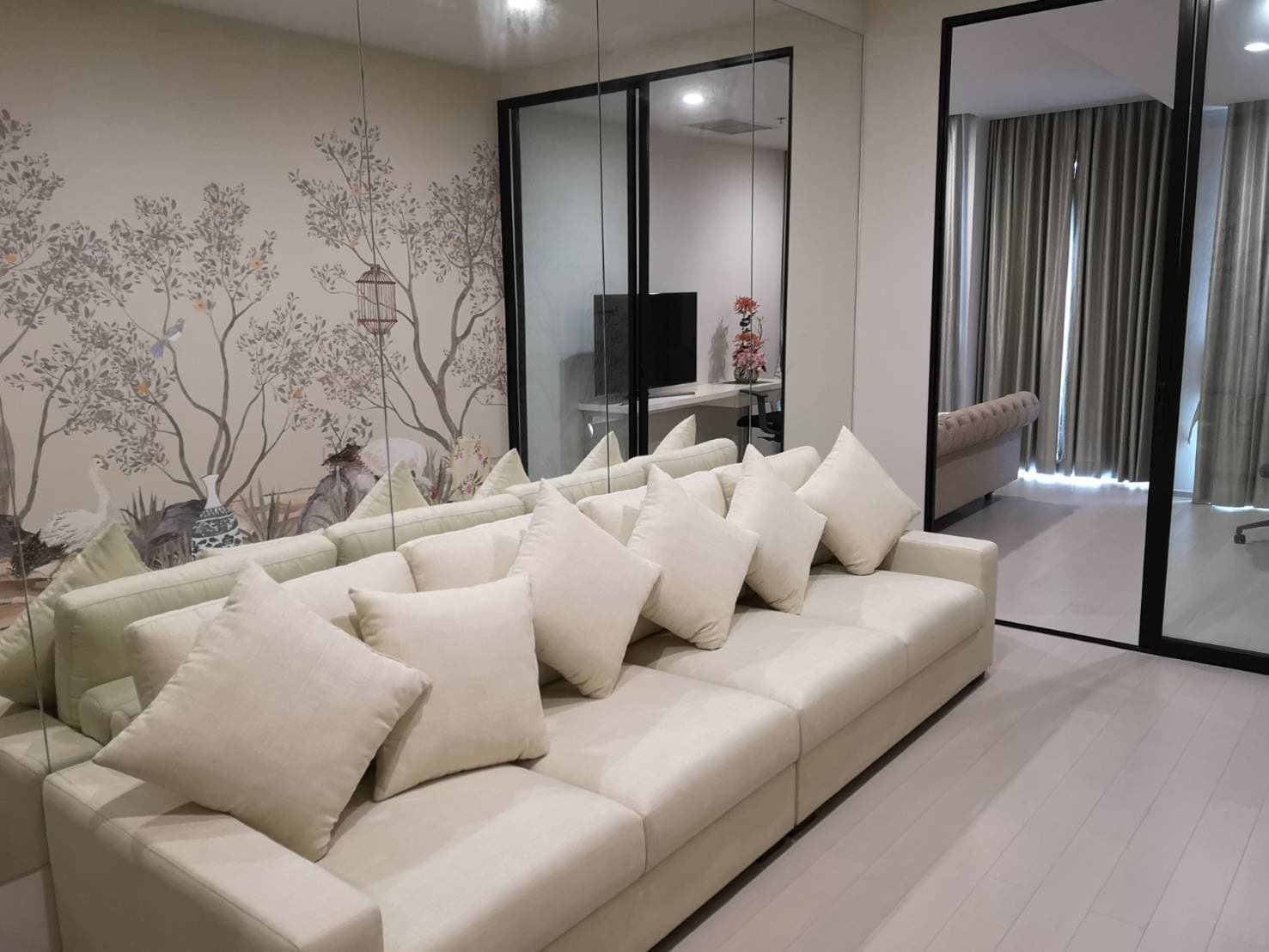5115 – 101_living_room.jpg