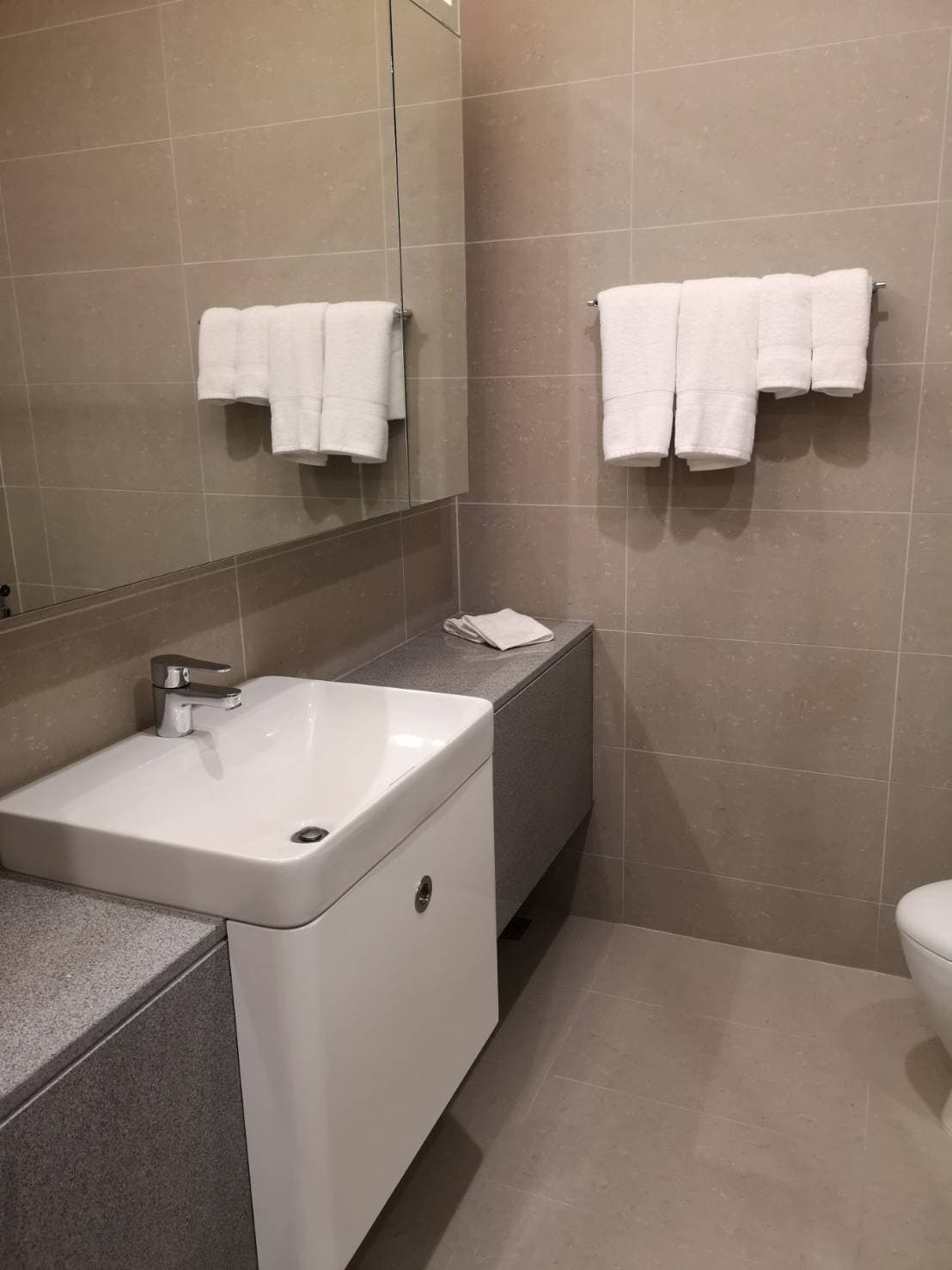 5115 – 301_bathroom.jpg