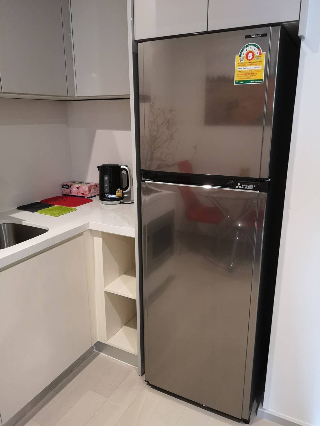 5115 – 402_kitchen.jpg