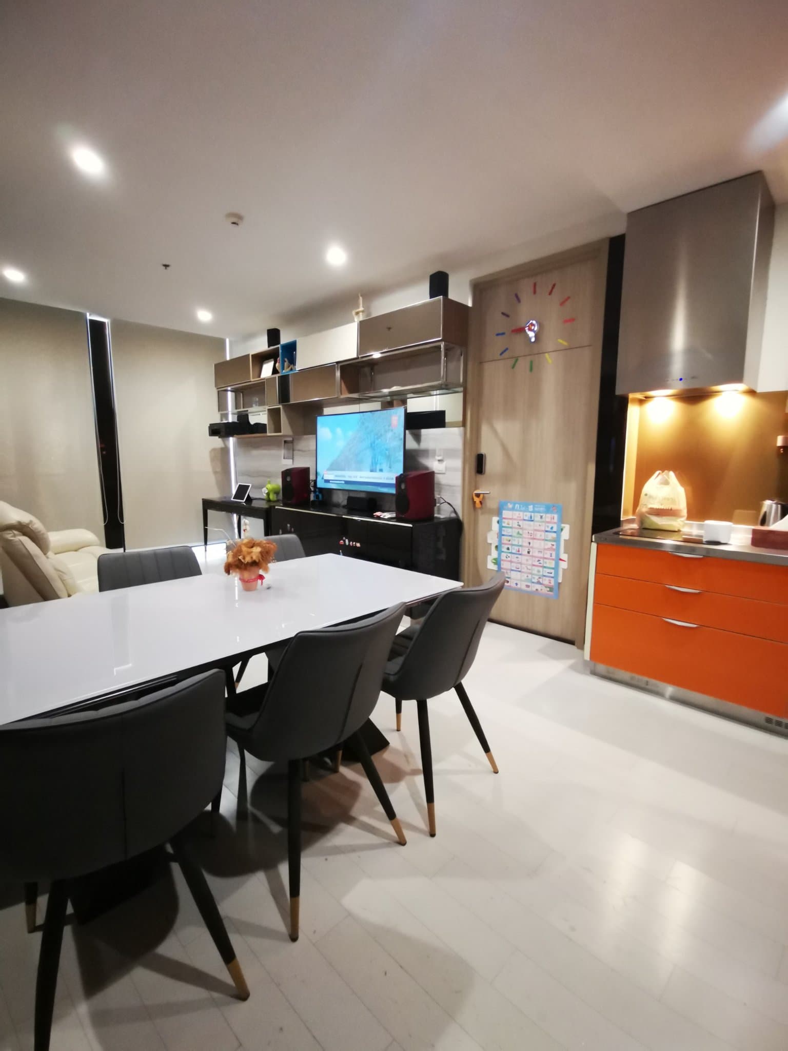 5126 – 102_living_room.jpg