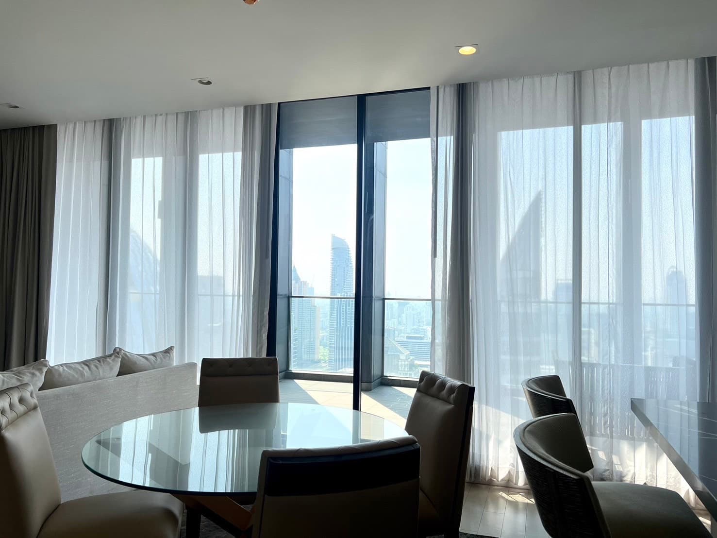 5136 – 102_living_room.jpg