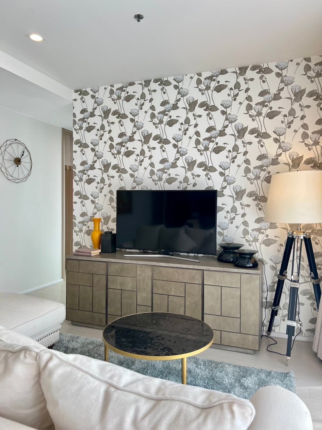 5136 – 104_living_room.jpg