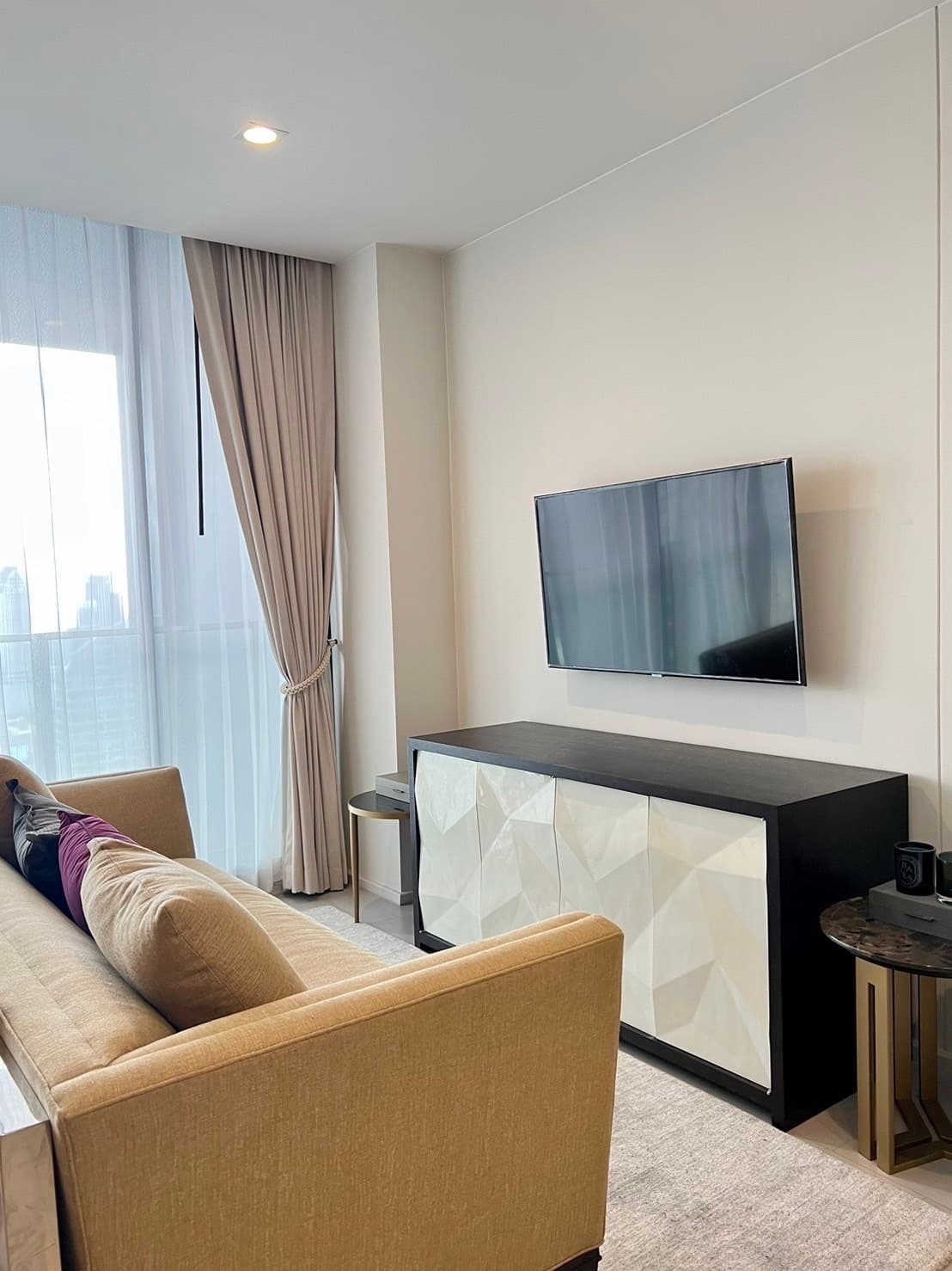 5136 – 110_living_room.jpg