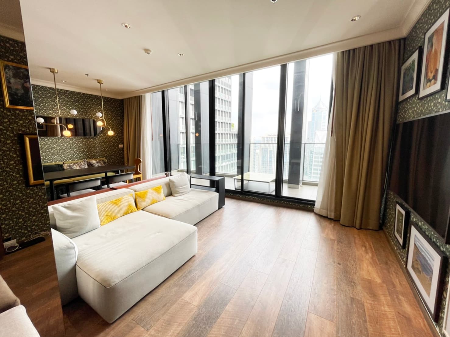 5140 – 101_living_room.jpg