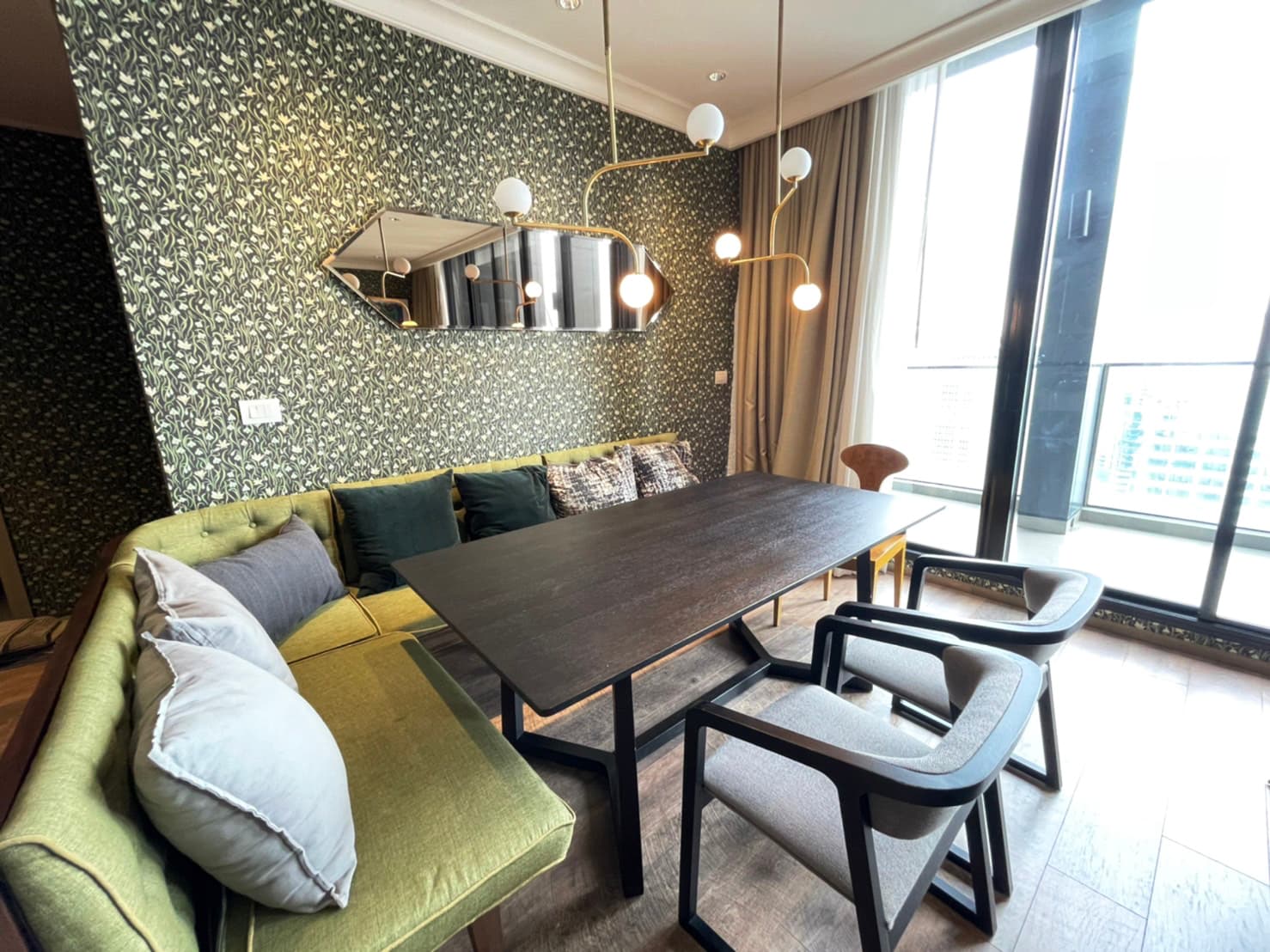 5140 – 102_living_room.jpg