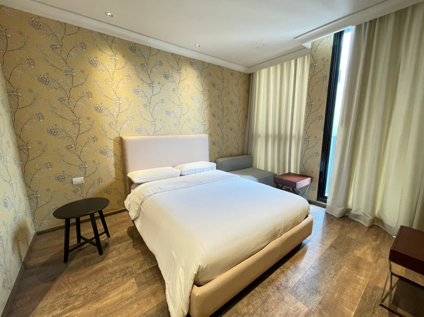 5140 – 201_bedroom.jpg
