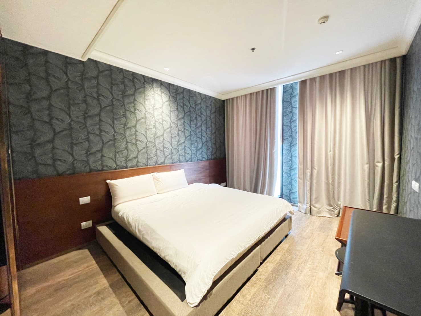5140 – 202_bedroom.jpg