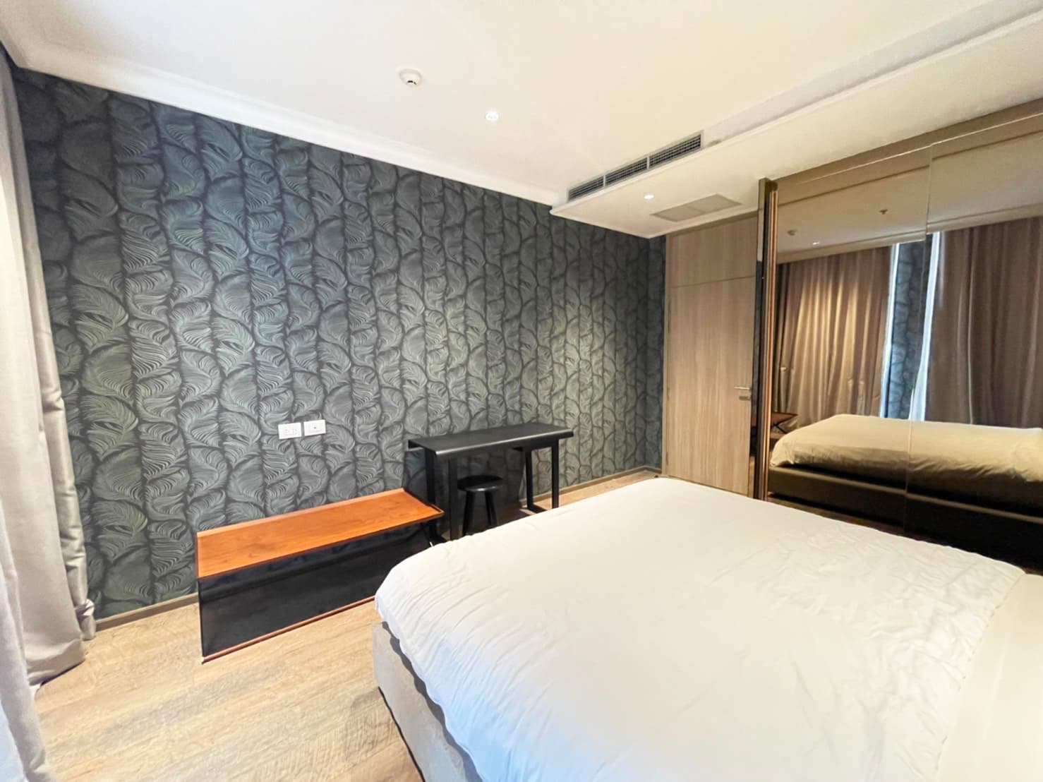 5140 – 203_bedroom.jpg