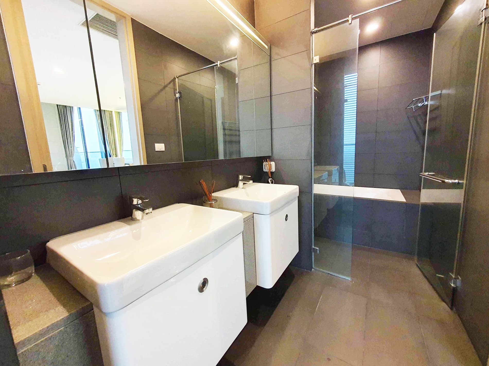 5141 – 301_bathroom.jpg