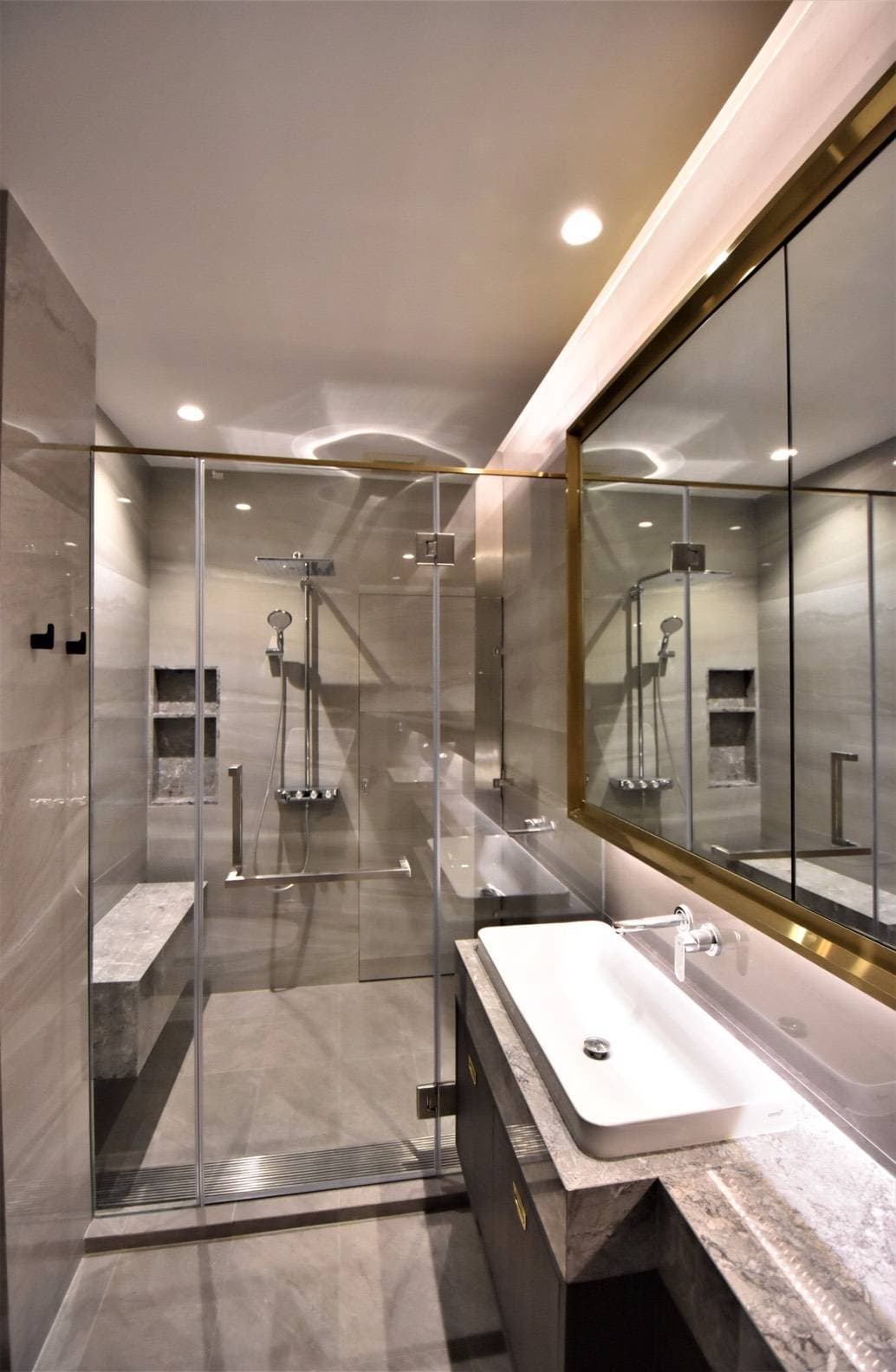 5144 – 302_bathroom.jpg
