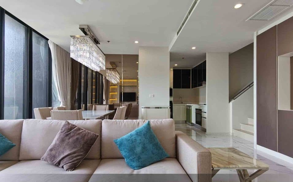 5145 – 104_living_room.jpg