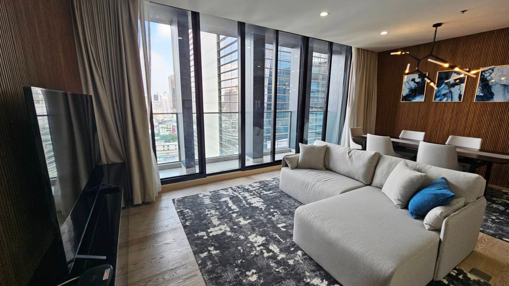 5151 – 101_living_room.jpg