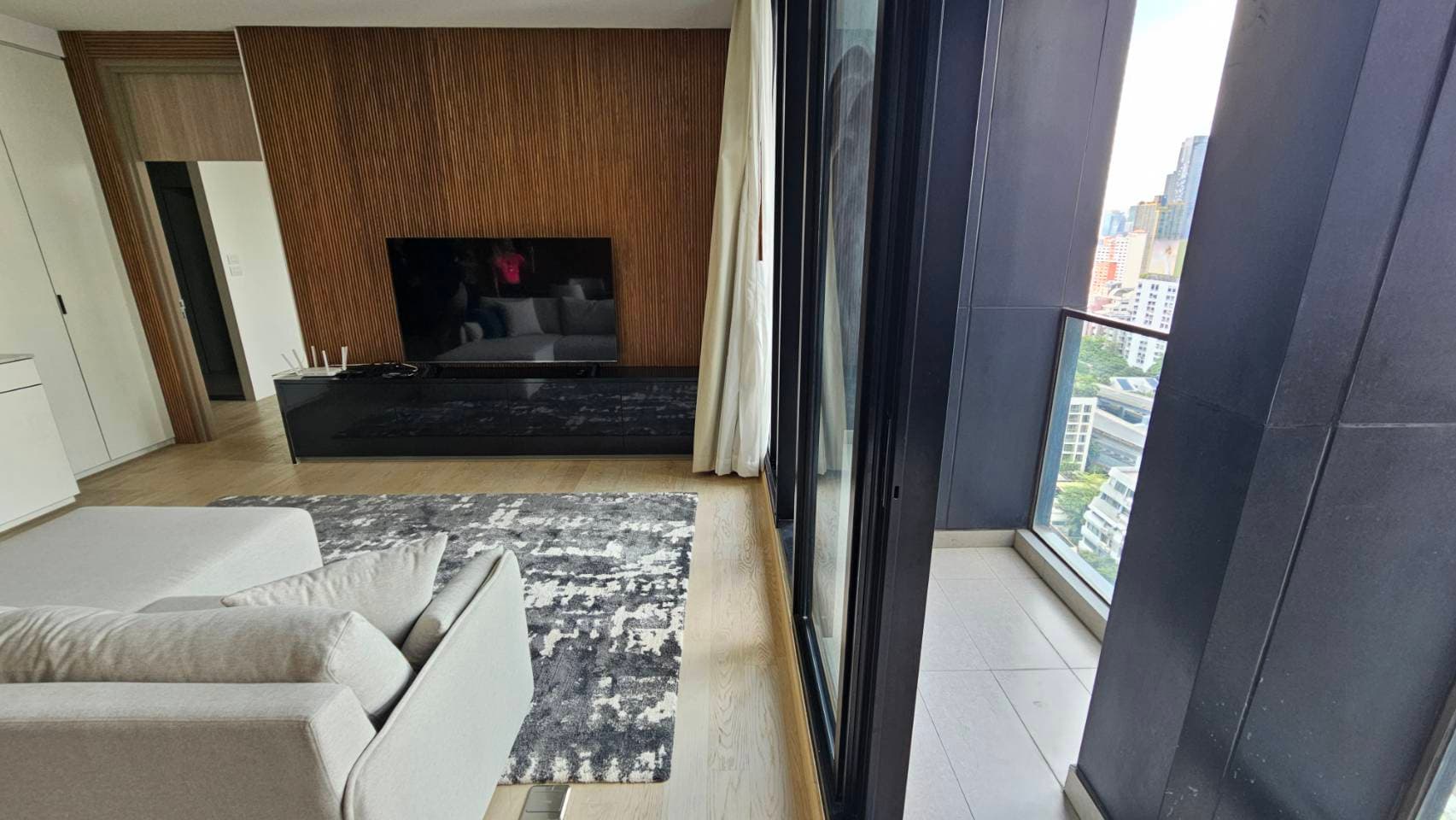 5151 – 104_living_room.jpg