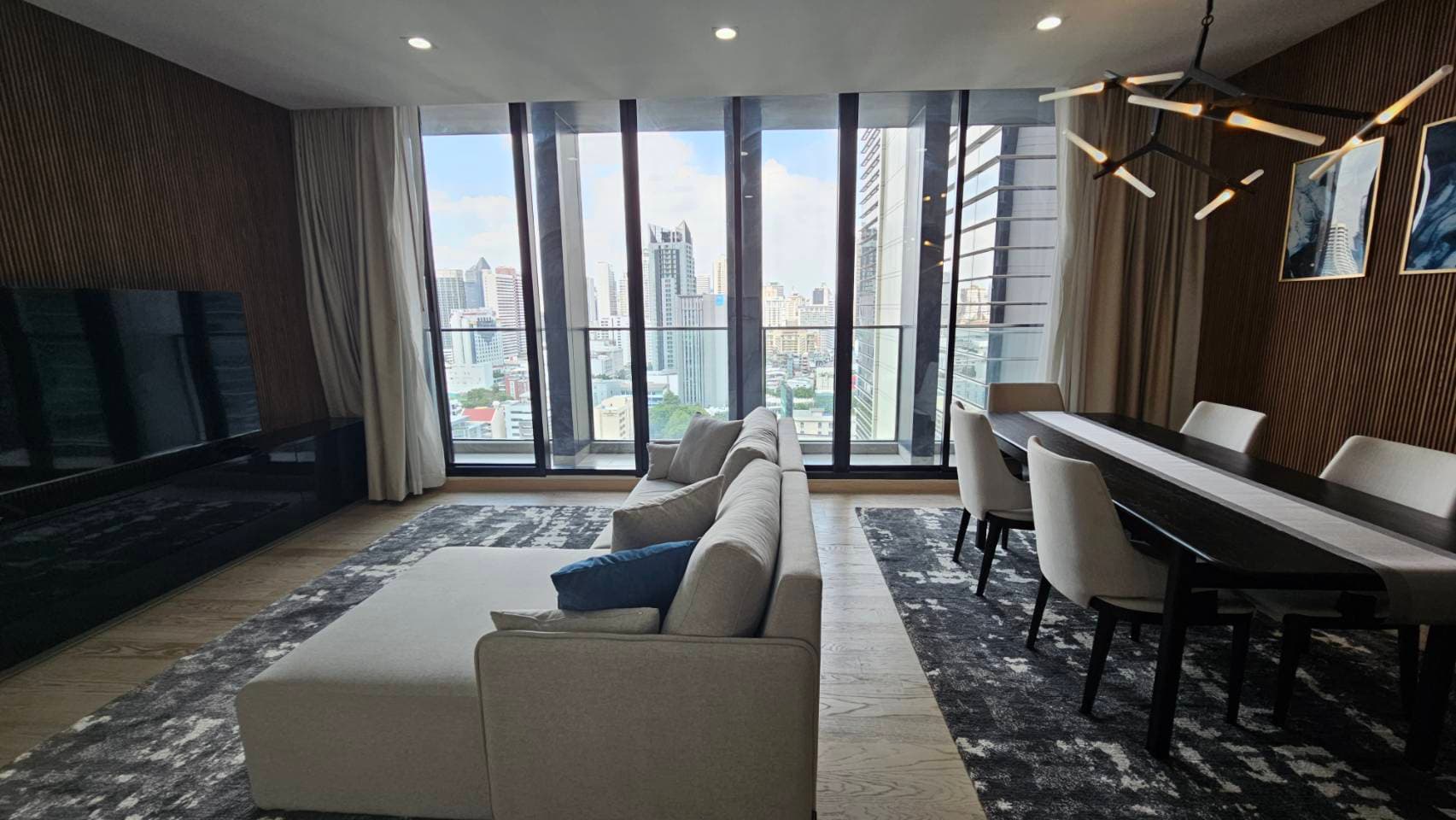 5151 – 105_living_room.jpg