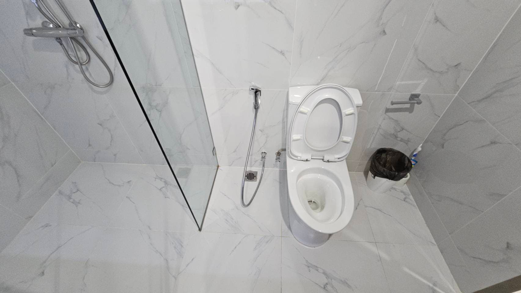 5151 – 301_bathroom.jpg