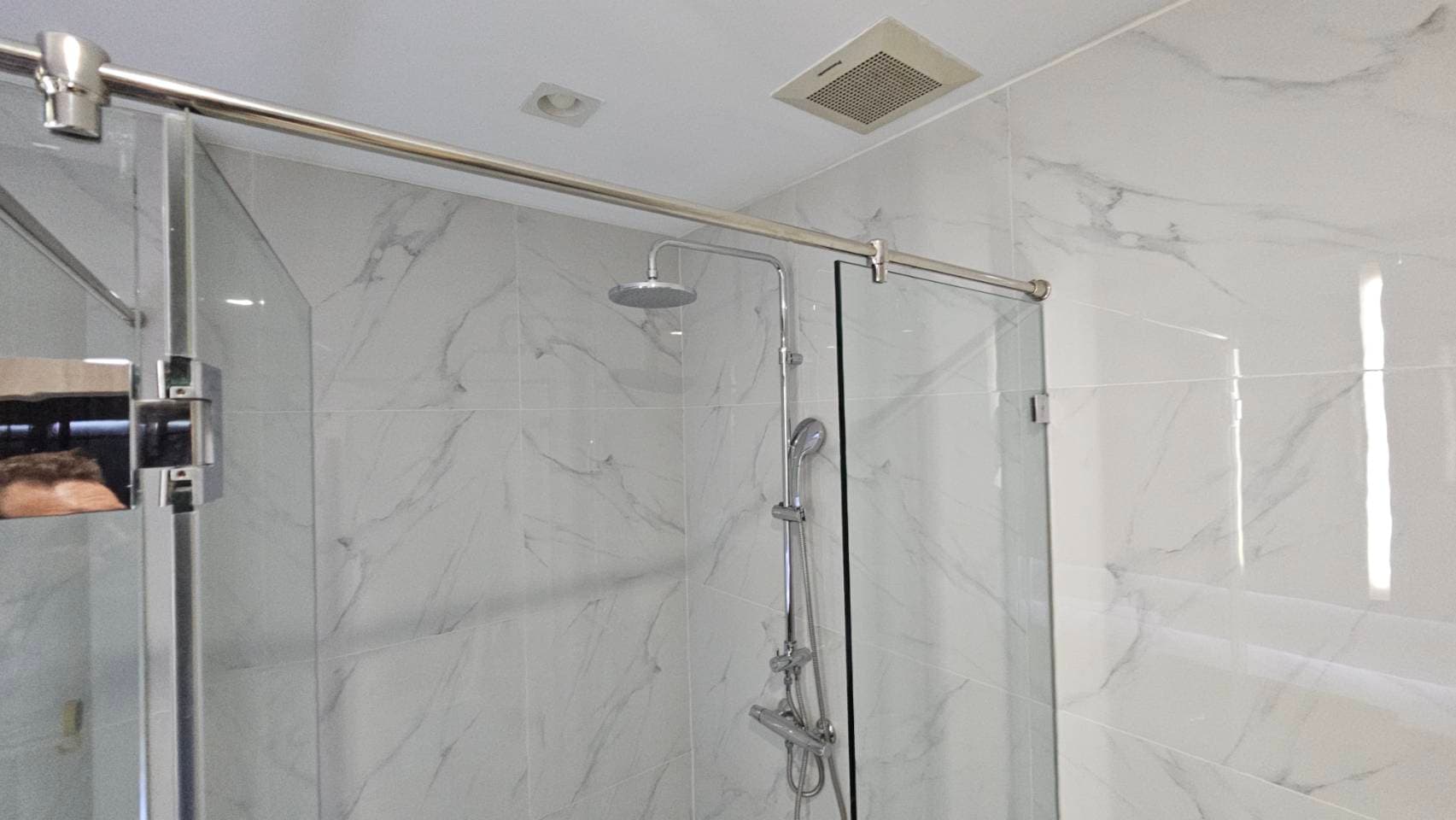 5151 – 302_bathroom.jpg